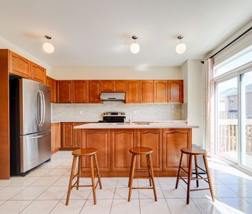 For Lease - 81 Estrella Crescent, Richmond Hill, Ontario - Photo 2