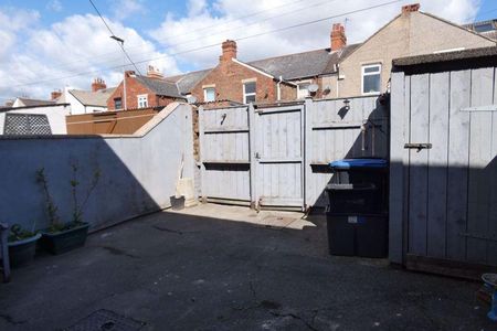 2 bedroom terraced house to rent - Photo 2