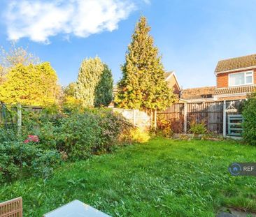 3 bedroom semi-detached house to rent - Photo 6