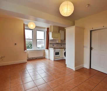 1 bedroom Flat To Let - Photo 2