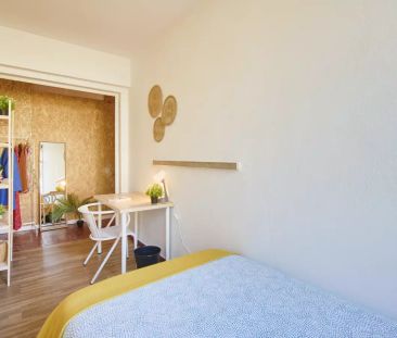 Room for rent in 8-bedroom apartment in Alvalade, Lisbon - Foto 3
