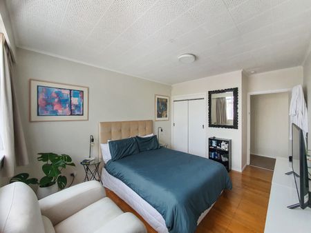 GLEN EDEN/KELSTON - 2 Bedroom Modernised home - Photo 4