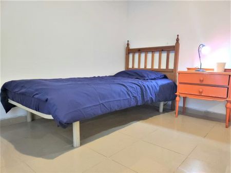 Calle Mármoles, Sevilla, Andalusia 41004 - Photo 3