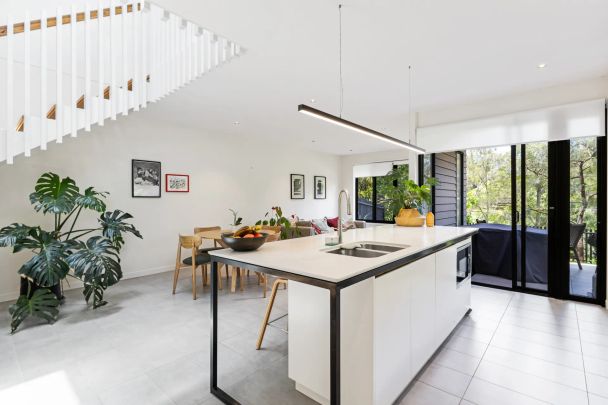 Elegant architecturally designed townhome with Kedron Brook views - Photo 1