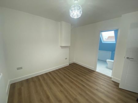 6 bedroom detached bungalow to rent - Photo 2