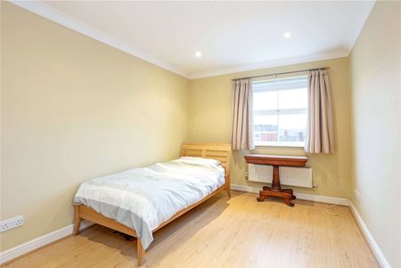 Bright, spacious, top floor apartment with allocated parking in the heart of Knutsford - Photo 2