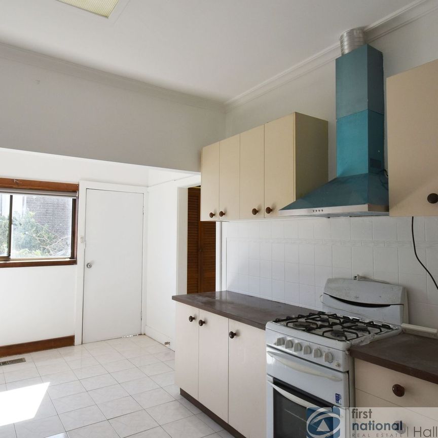 1 / 7 Gray Street, Springvale - Photo 1