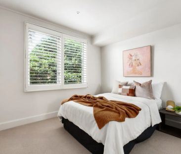 Spacious and Bright Apartment with Spectacular Foreshore Appeal! - Photo 4