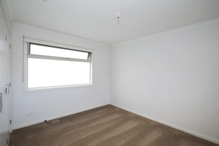 Spacious Family Home - Photo 2