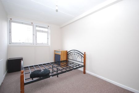 3 Bed Flat, Watford Close, SW11 - Photo 3