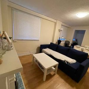 $300 / 2br - TAYLOR SWIFT ROOM AVAILABLE/Downtown - Photo 2