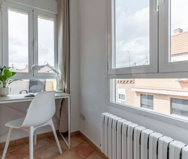 Spacious room with private terrace in Cuatro Caminos - Photo 2