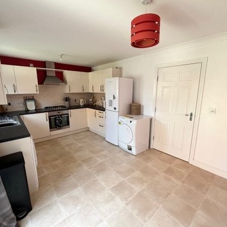 Broad Birches, Ellesmere Port, CH65 - Photo 1