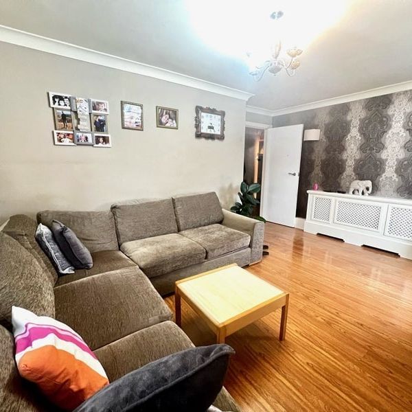 1 Bed Flat, Willett House, E13 - Photo 1