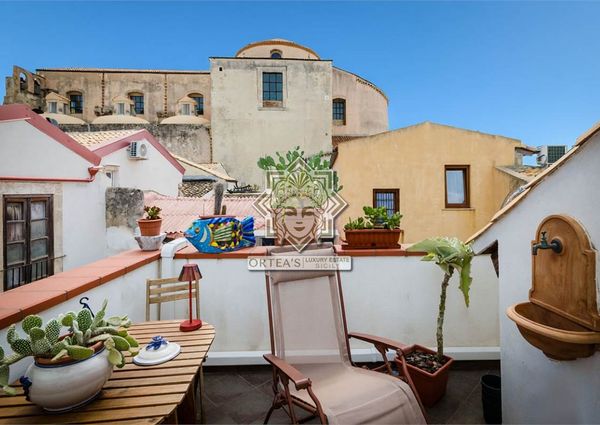 Appartamento arredato con terrazzo