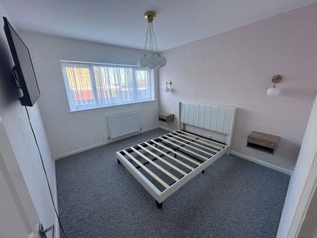 2 bedroom ground floor flat to rent - Photo 3