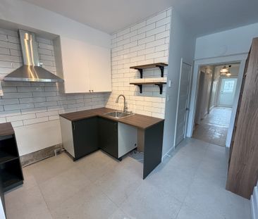 Fully renovated 5 1/2 apartment in Lachine - Photo 6