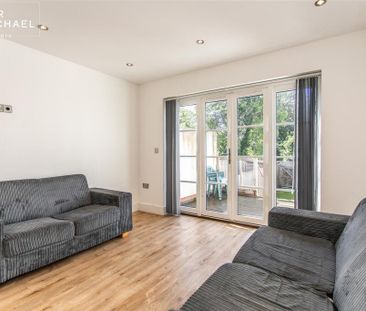 4 bedroom end of terrace house to rent - Photo 3