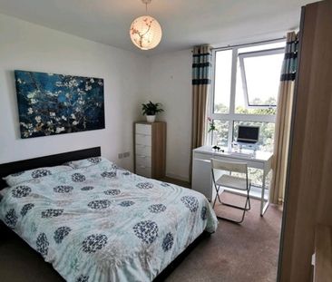 Room in a Shared Flat, Corrigan Court, W5 - Photo 2