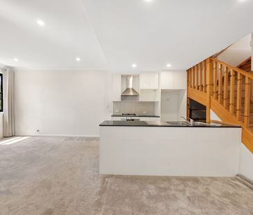 Spacious Living with a Large Private Terrace - Photo 3