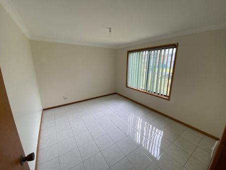 4 Bedroom - 2 Bathroom - Minutes Walk to Beach - Photo 2