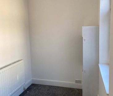 3 bedroom end of terrace house to rent - Photo 1