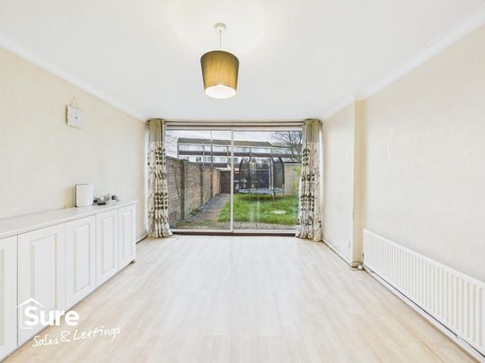 3 bedroom end of terrace house to rent - Photo 1