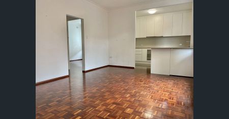 Great Location, no steps - Photo 3