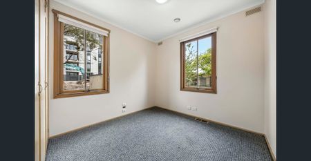 FIVE BEDROOM HOUSE IN GREAT CENTRAL LOCATION - Photo 4