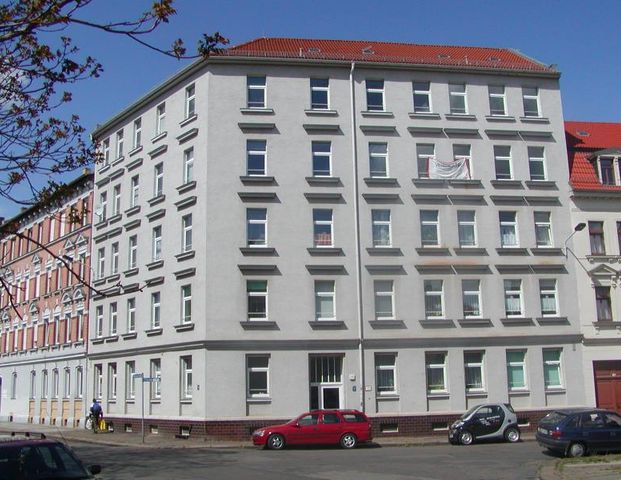 2-Zimmerwohnung in Großzschocher mit Laminatfußboden und EBK ! - Photo 1