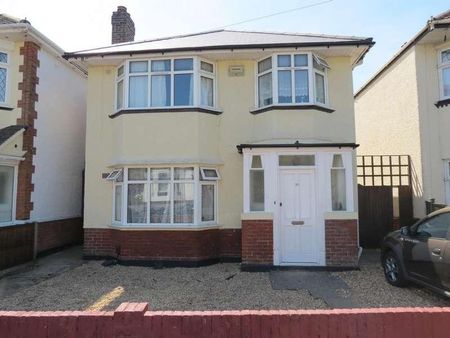 Bedroom Detached House In Bournemouth, BH1 - Photo 3