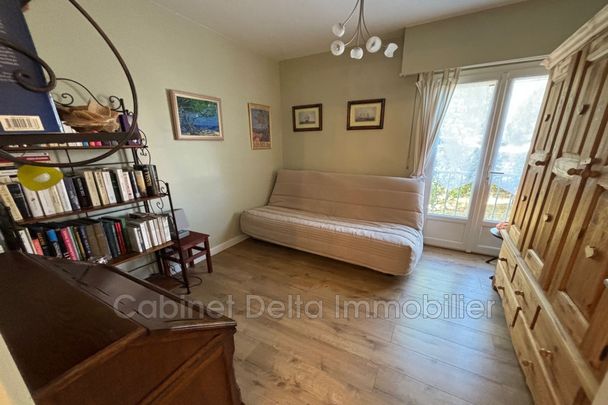 Location Appartement 3 pièces 70m² SANARY SUR MER 83110 - Photo 1
