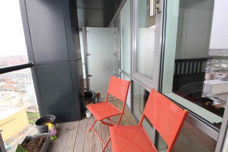 1 bed Flat for rent - Photo 2