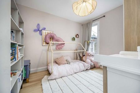3 bedroom flat to rent - Photo 4