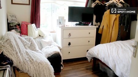 Cozy room to rent in a 3-bedroom house in Crumlin, Dublin - Photo 2