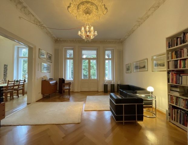 Altbau-Charme trifft Großzügigkeit - 4-Zimmer-Traum mit Stuck, Flügeltüren & Balkon - Photo 1