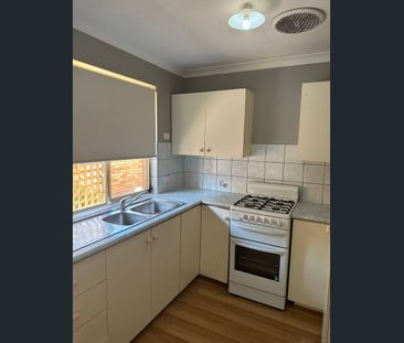 Low Maintenance One Bedroom Unit - Photo 3