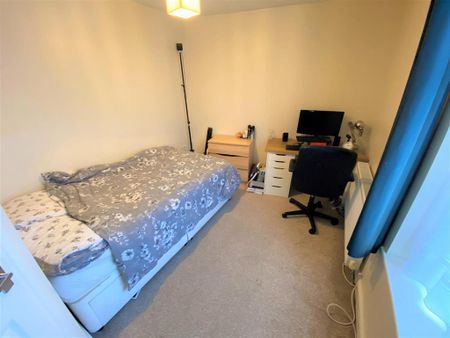 3 bedroom end of terrace house to rent - Photo 4