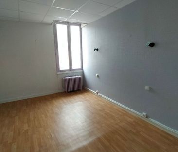 APPARTEMENT T3 - 58 m² - COEUR DE PARAY - Photo 2