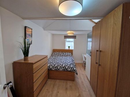 5 bedroom terraced house to rent - Photo 2
