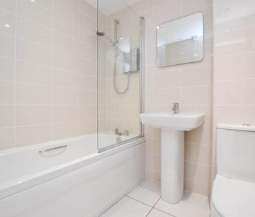 3 bedroom semi-detached house to rent - Photo 6