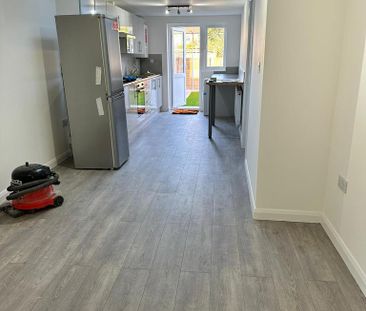 2 bedroom maisonette to rent - Photo 6