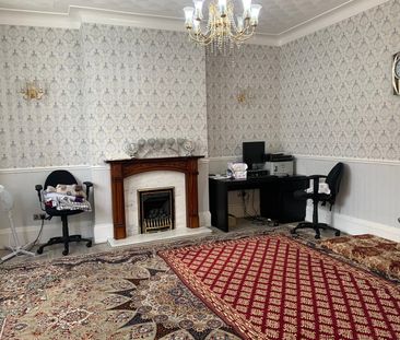 Four to five bedroom house in ilford- £3000 pcm - Photo 1