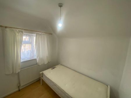 3 bedroom semi-detached house to rent - Photo 5