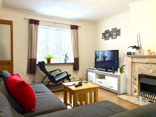 Almond Avenue , West Drayton - Photo 1