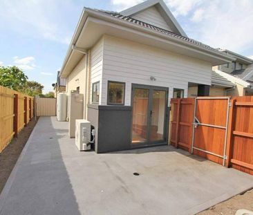 Contemporary Bayside Townhome - Photo 2