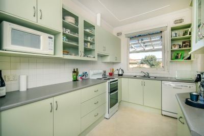 Unique House In Great Location - Photo 3