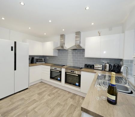 1 bedroom in a house share to rent - Photo 4