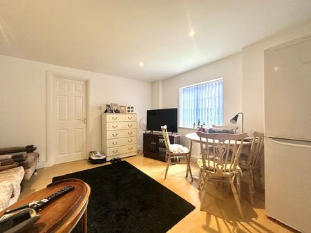 1 bedroom flat to rent - Photo 2