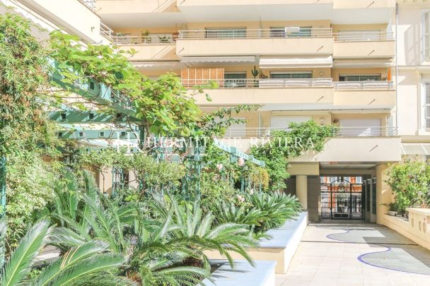 Studio avec terrasse dans le carré d'or - Photo 1